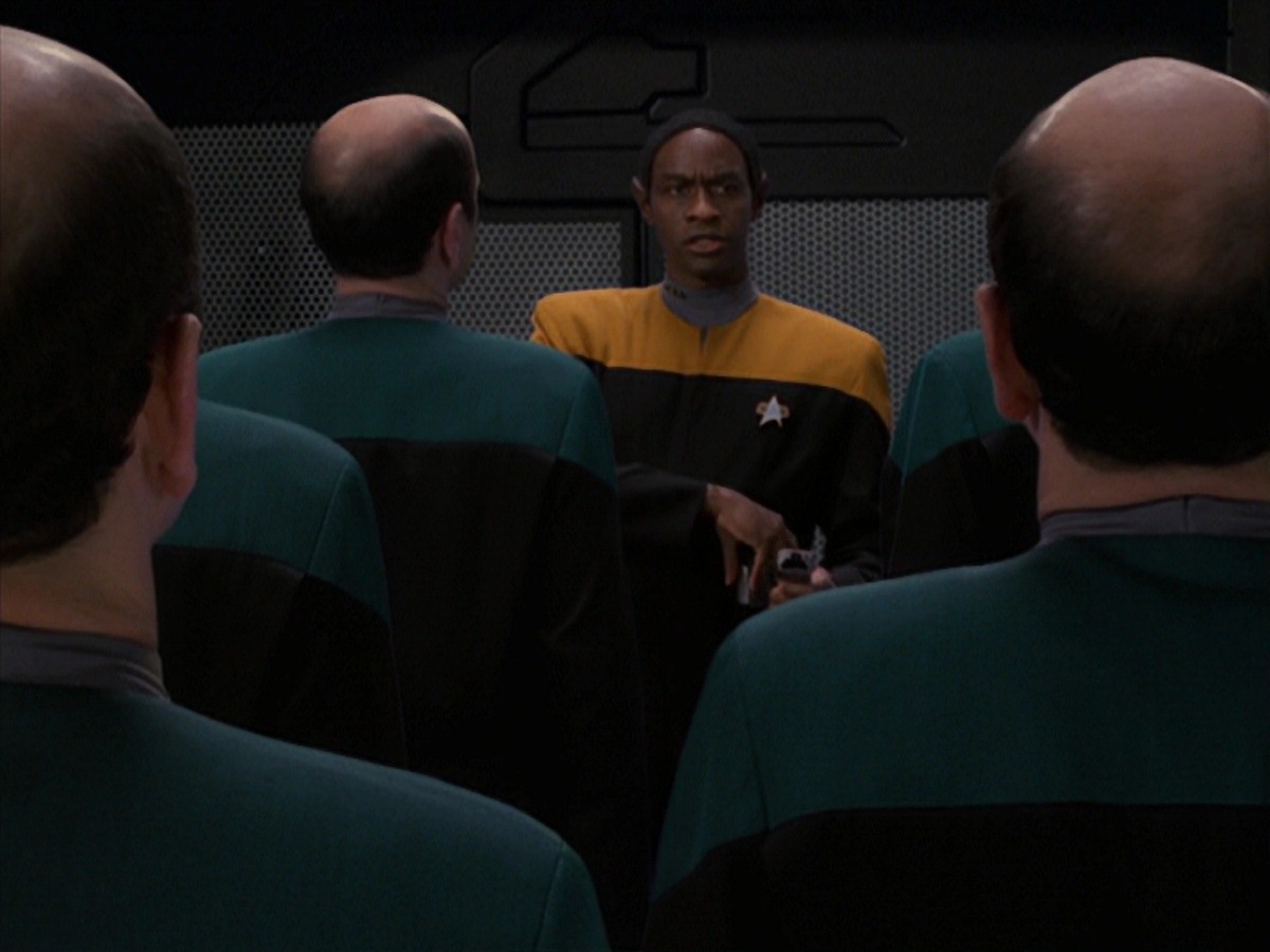 extant_StarTrek_VOY_7x24-RenaissanceMan_2197.jpg