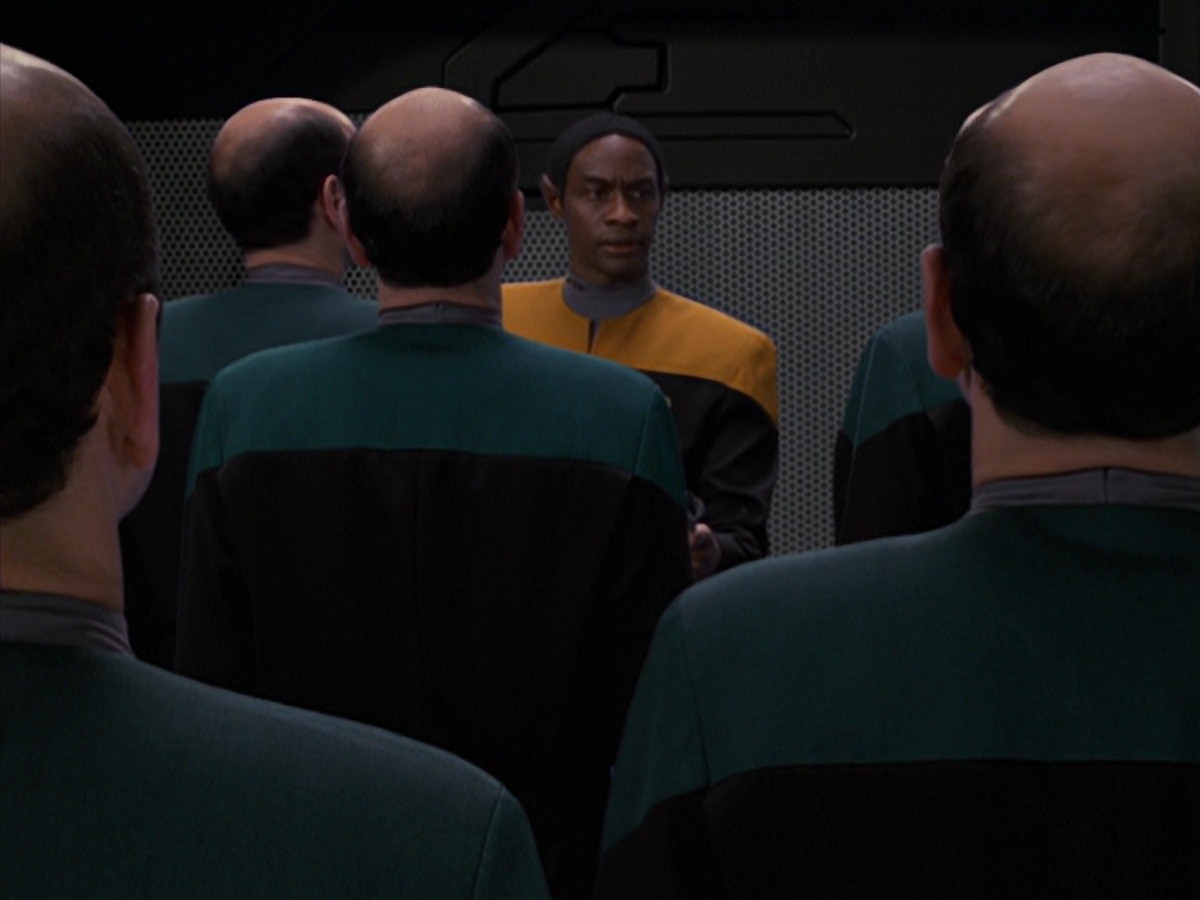 extant_StarTrek_VOY_7x24-RenaissanceMan_2209.jpg
