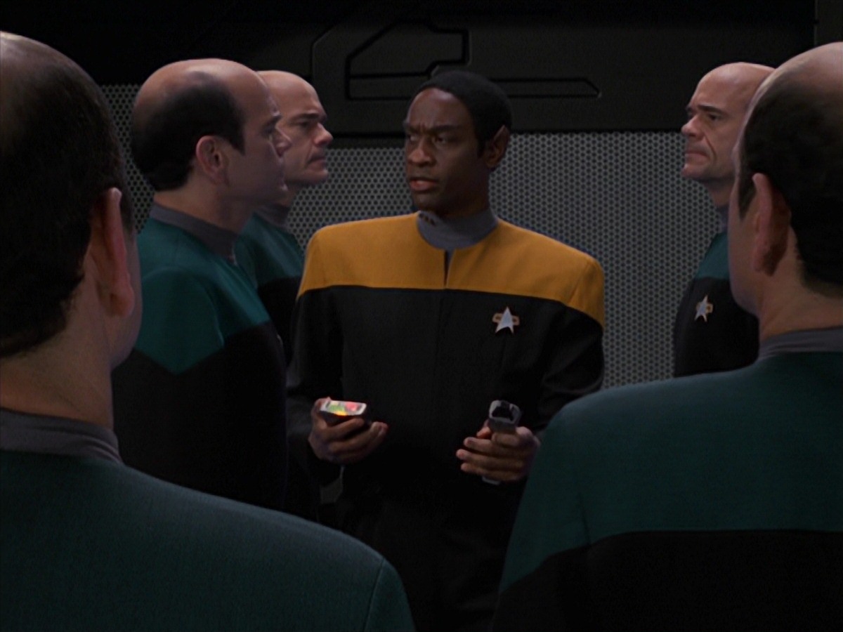 extant_StarTrek_VOY_7x24-RenaissanceMan_2214.jpg