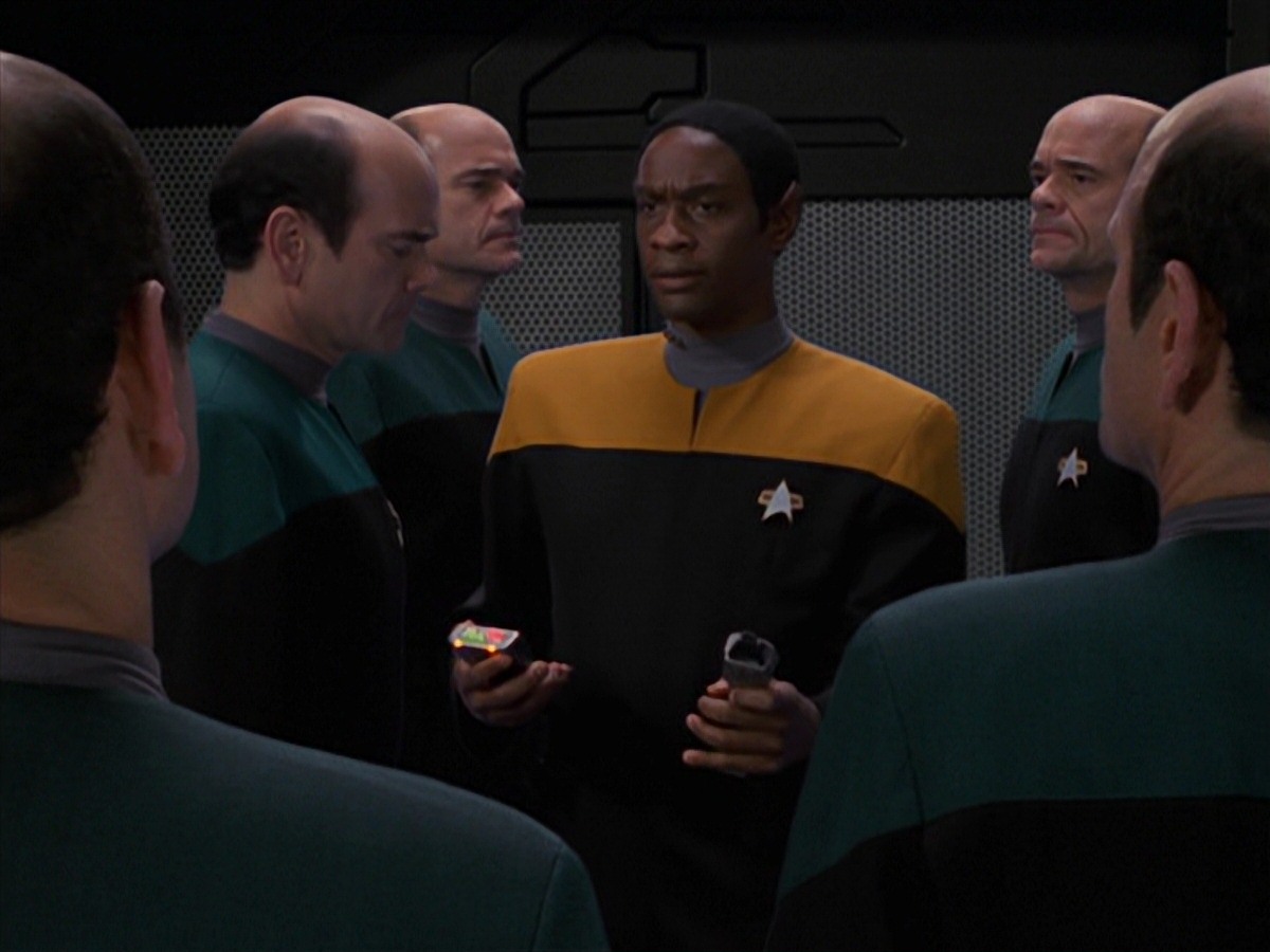 extant_StarTrek_VOY_7x24-RenaissanceMan_2215.jpg