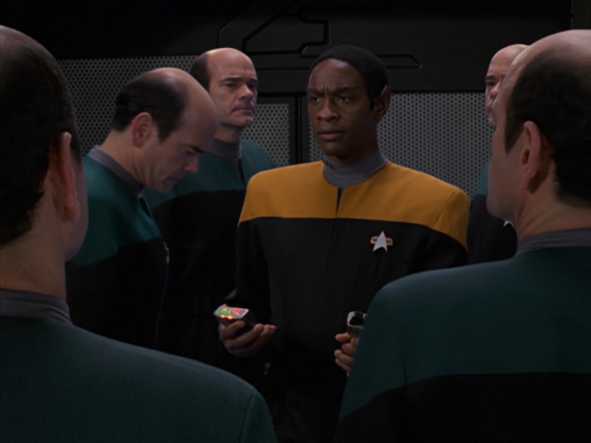 extant_StarTrek_VOY_7x24-RenaissanceMan_2216.jpg