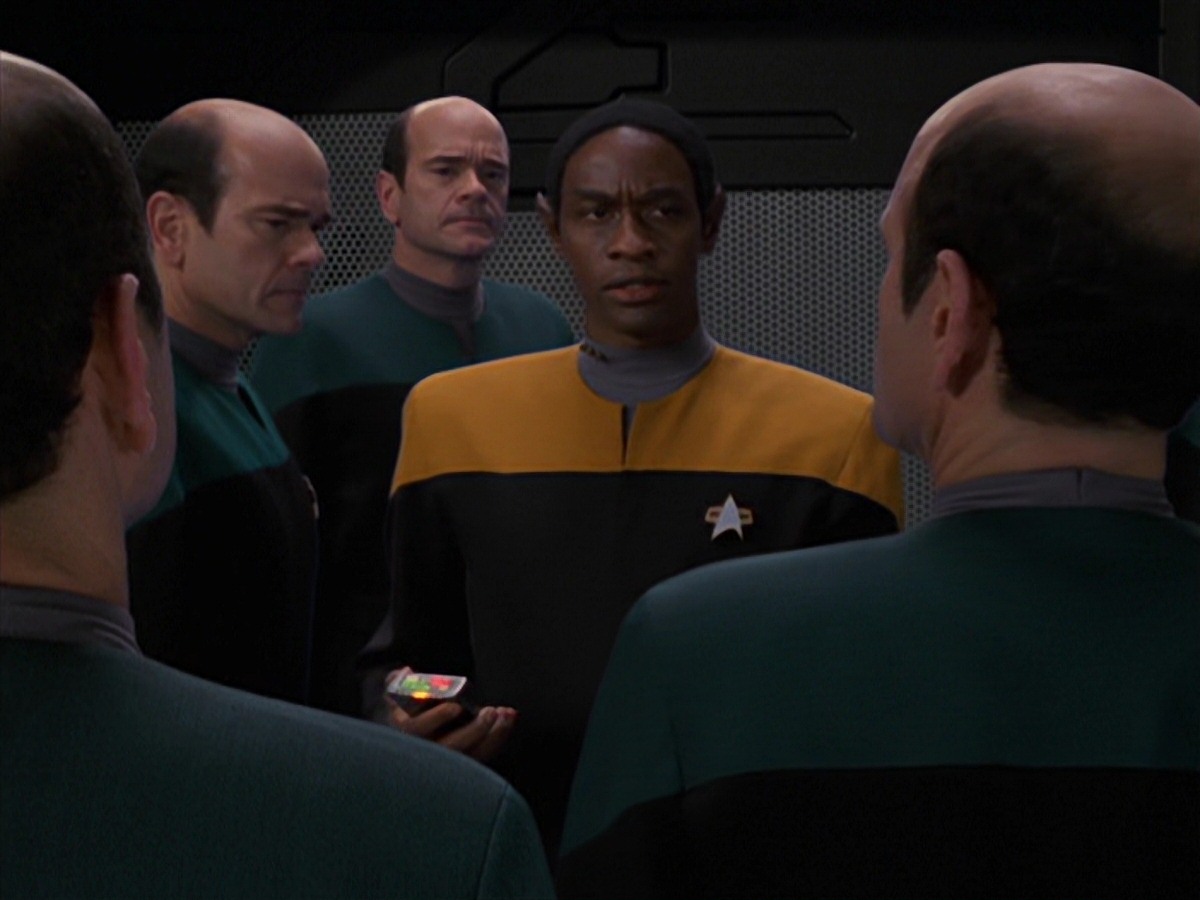 extant_StarTrek_VOY_7x24-RenaissanceMan_2217.jpg