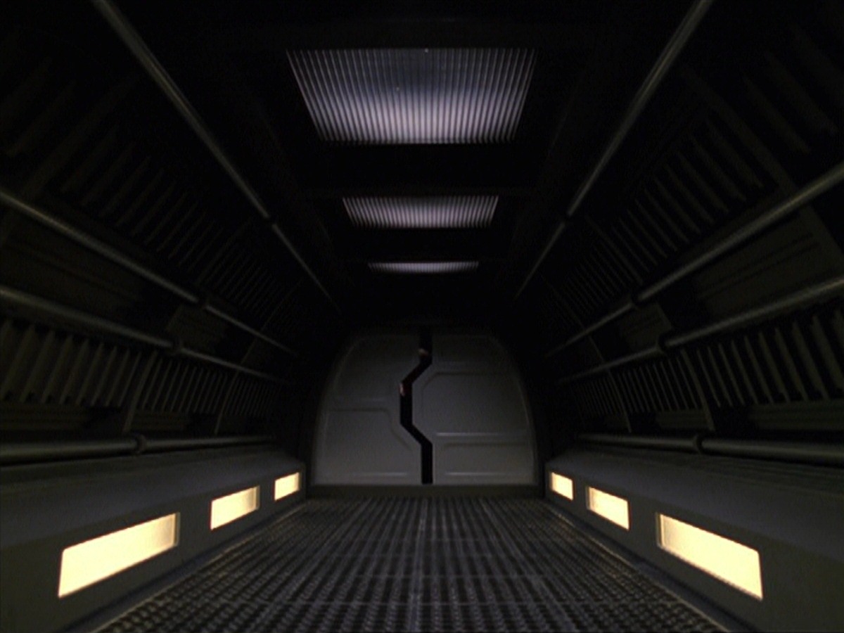 extant_StarTrek_VOY_7x24-RenaissanceMan_2219.jpg