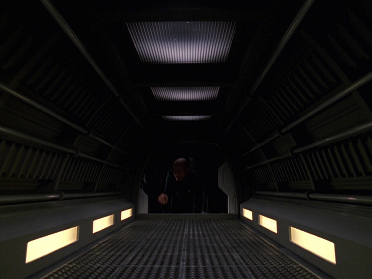 extant_StarTrek_VOY_7x24-RenaissanceMan_2220.jpg