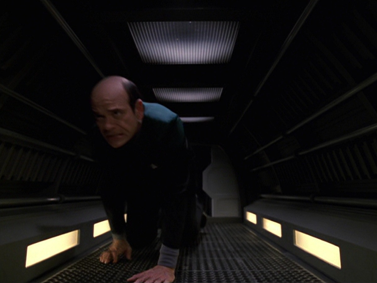 extant_StarTrek_VOY_7x24-RenaissanceMan_2225.jpg
