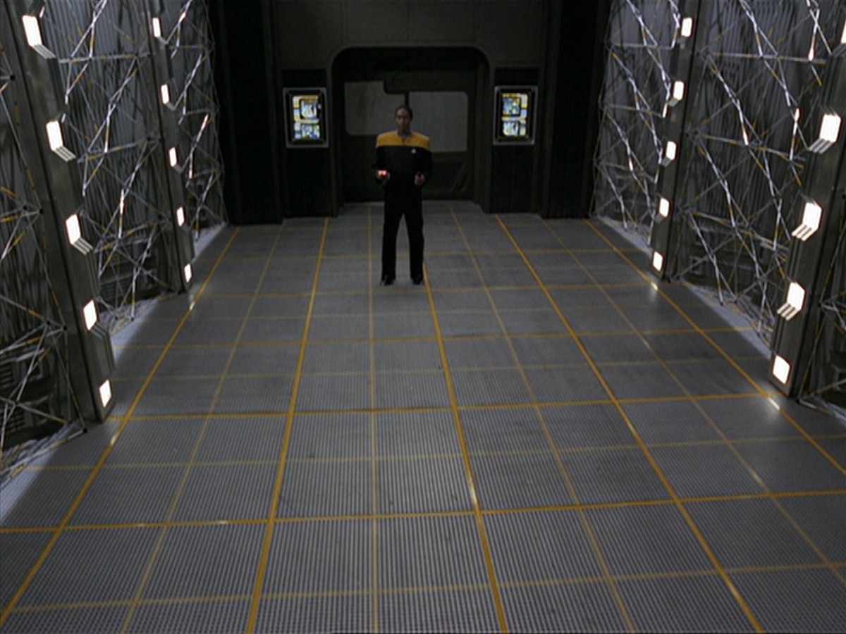 extant_StarTrek_VOY_7x24-RenaissanceMan_2228.jpg