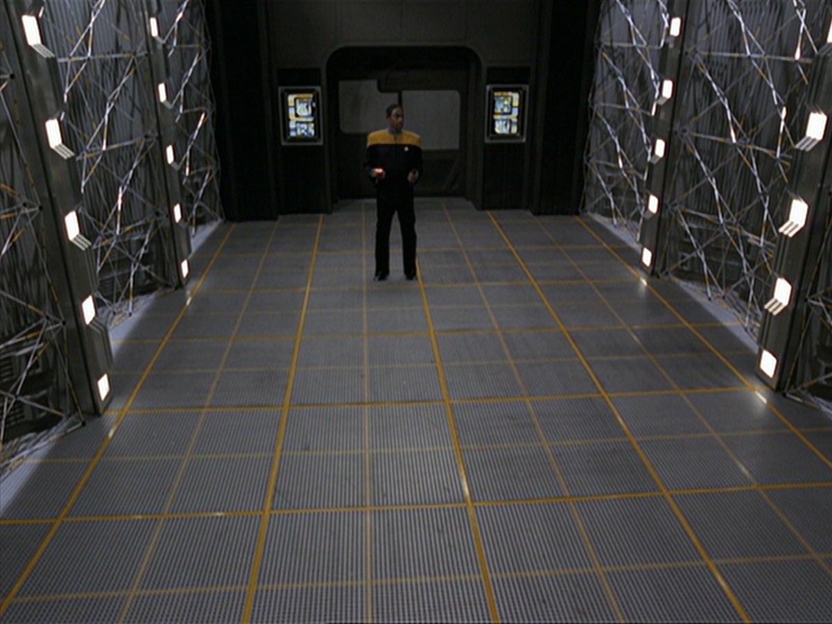 extant_StarTrek_VOY_7x24-RenaissanceMan_2229.jpg