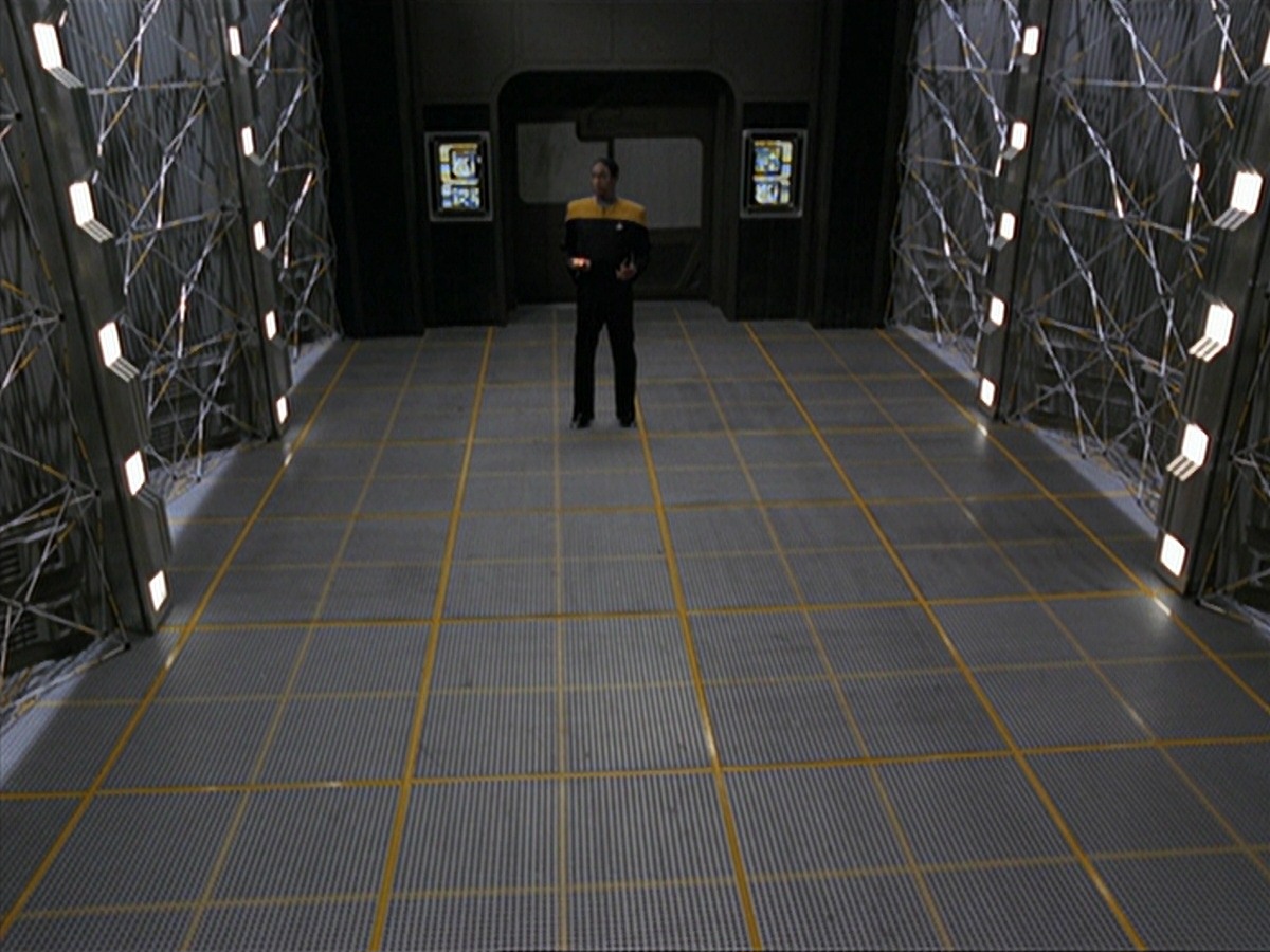 extant_StarTrek_VOY_7x24-RenaissanceMan_2231.jpg