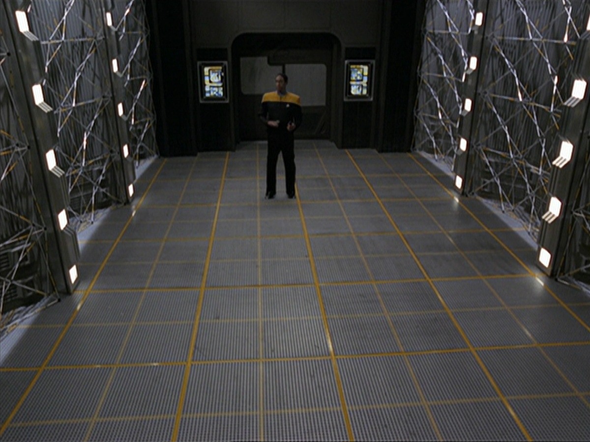extant_StarTrek_VOY_7x24-RenaissanceMan_2232.jpg