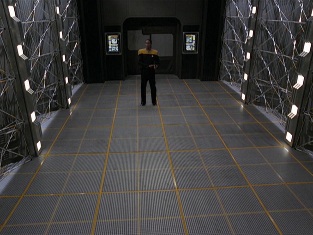 extant_StarTrek_VOY_7x24-RenaissanceMan_2233.jpg