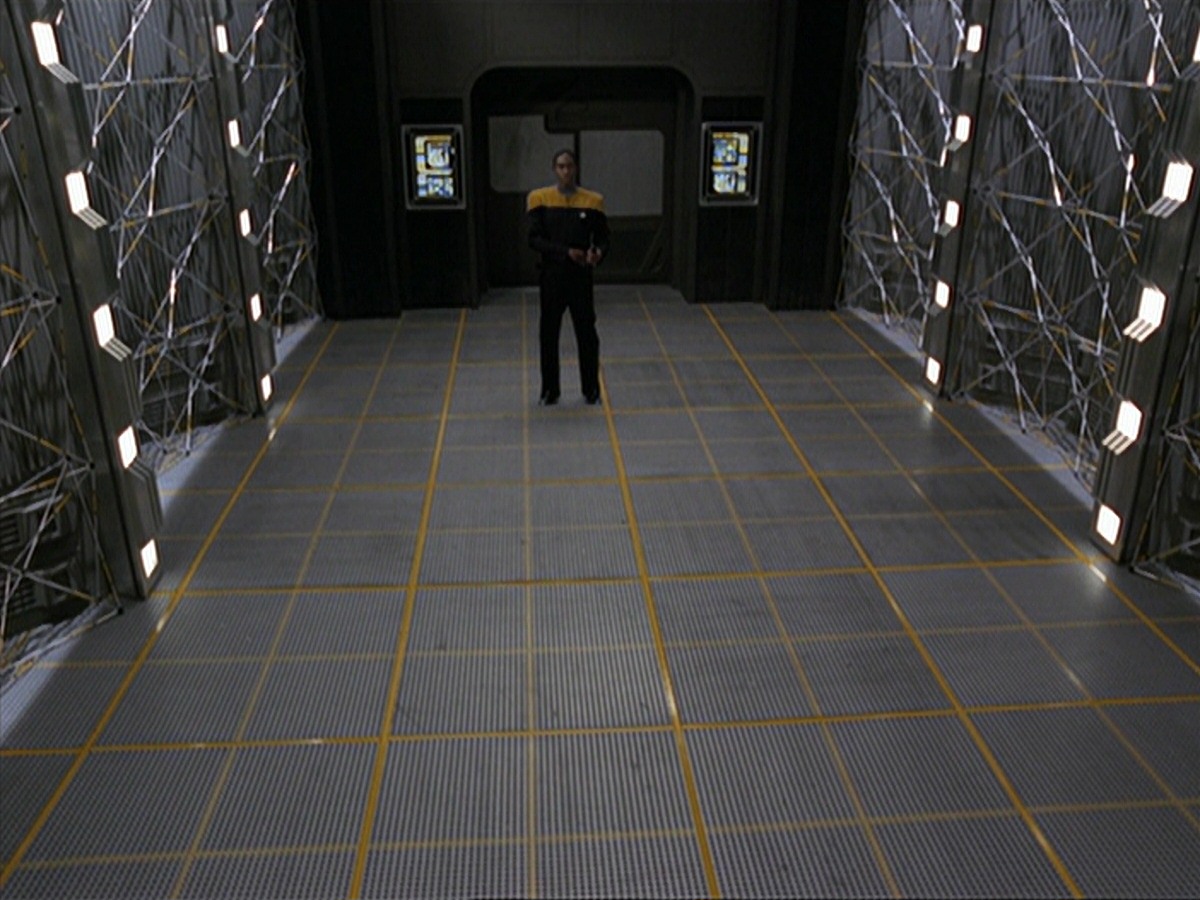 extant_StarTrek_VOY_7x24-RenaissanceMan_2234.jpg
