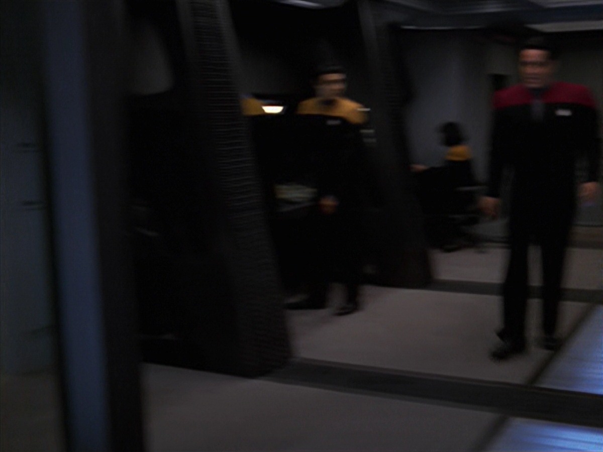 extant_StarTrek_VOY_7x24-RenaissanceMan_2260.jpg