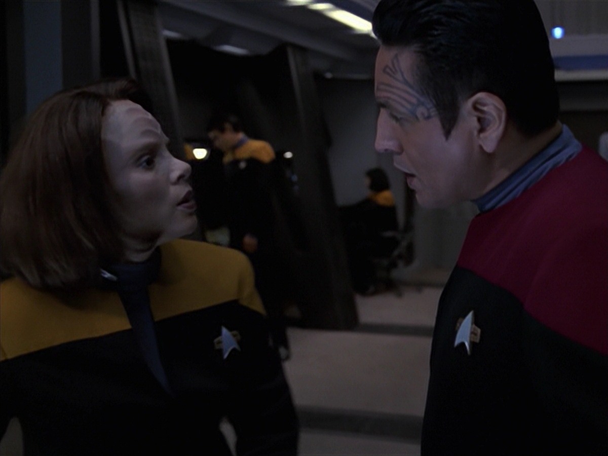 extant_StarTrek_VOY_7x24-RenaissanceMan_2266.jpg