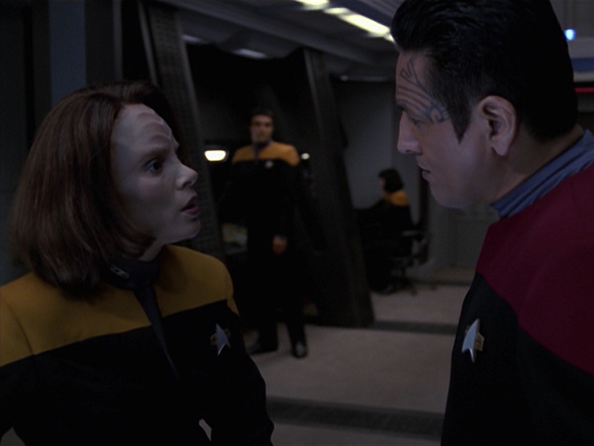 extant_StarTrek_VOY_7x24-RenaissanceMan_2267.jpg