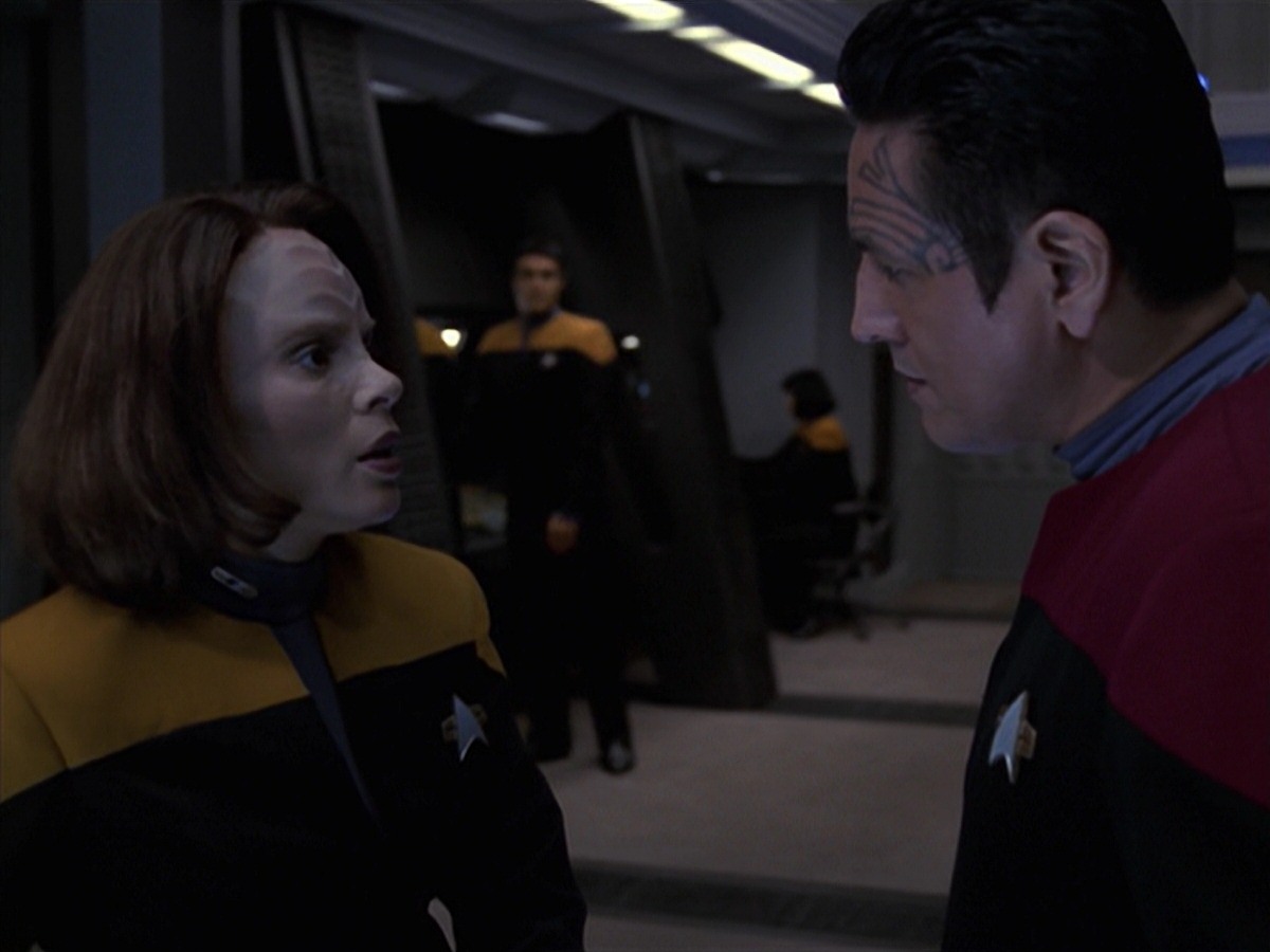 extant_StarTrek_VOY_7x24-RenaissanceMan_2269.jpg