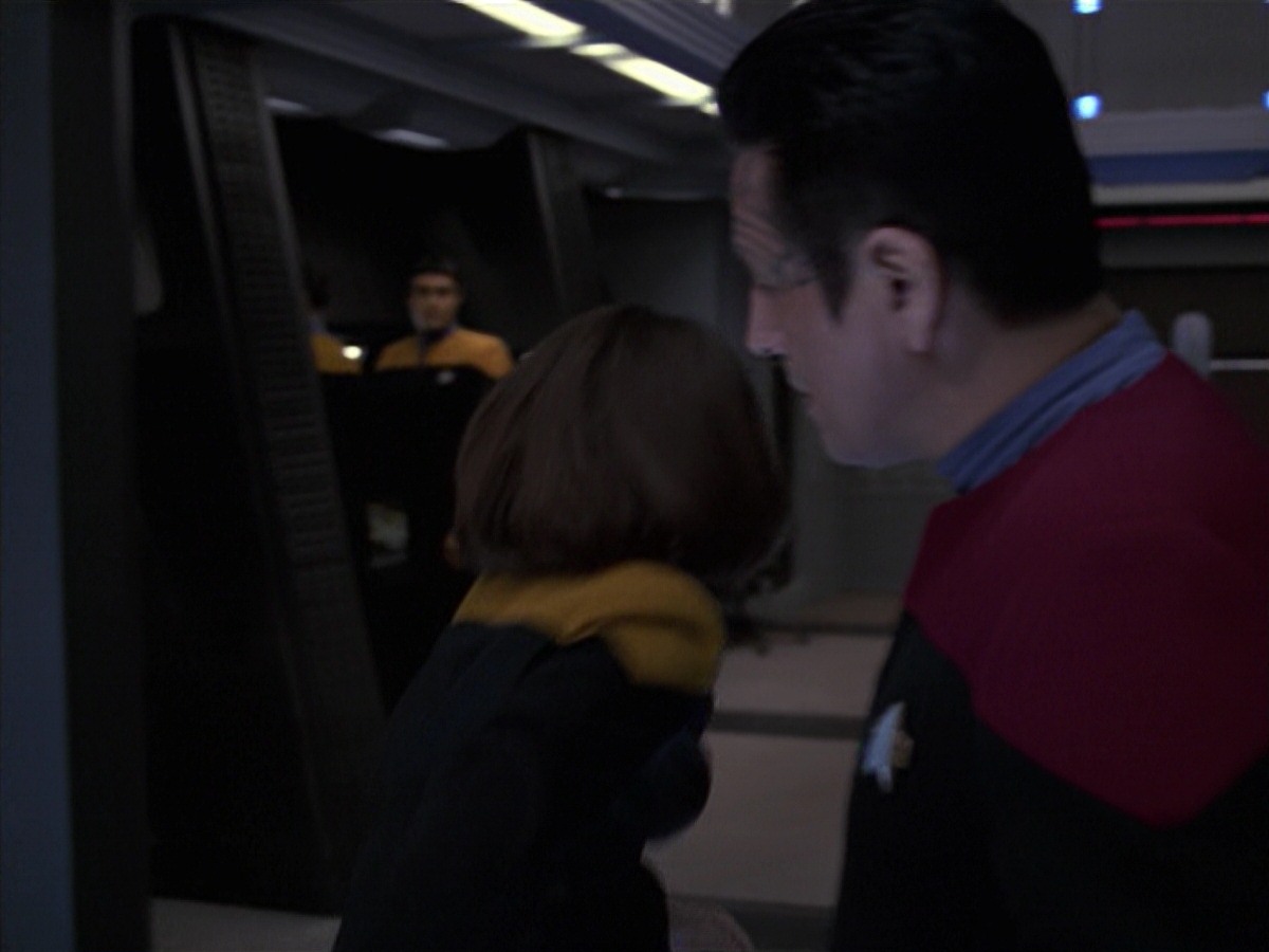 extant_StarTrek_VOY_7x24-RenaissanceMan_2270.jpg
