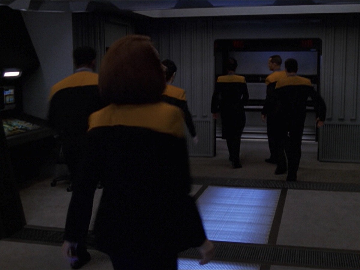 extant_StarTrek_VOY_7x24-RenaissanceMan_2277.jpg