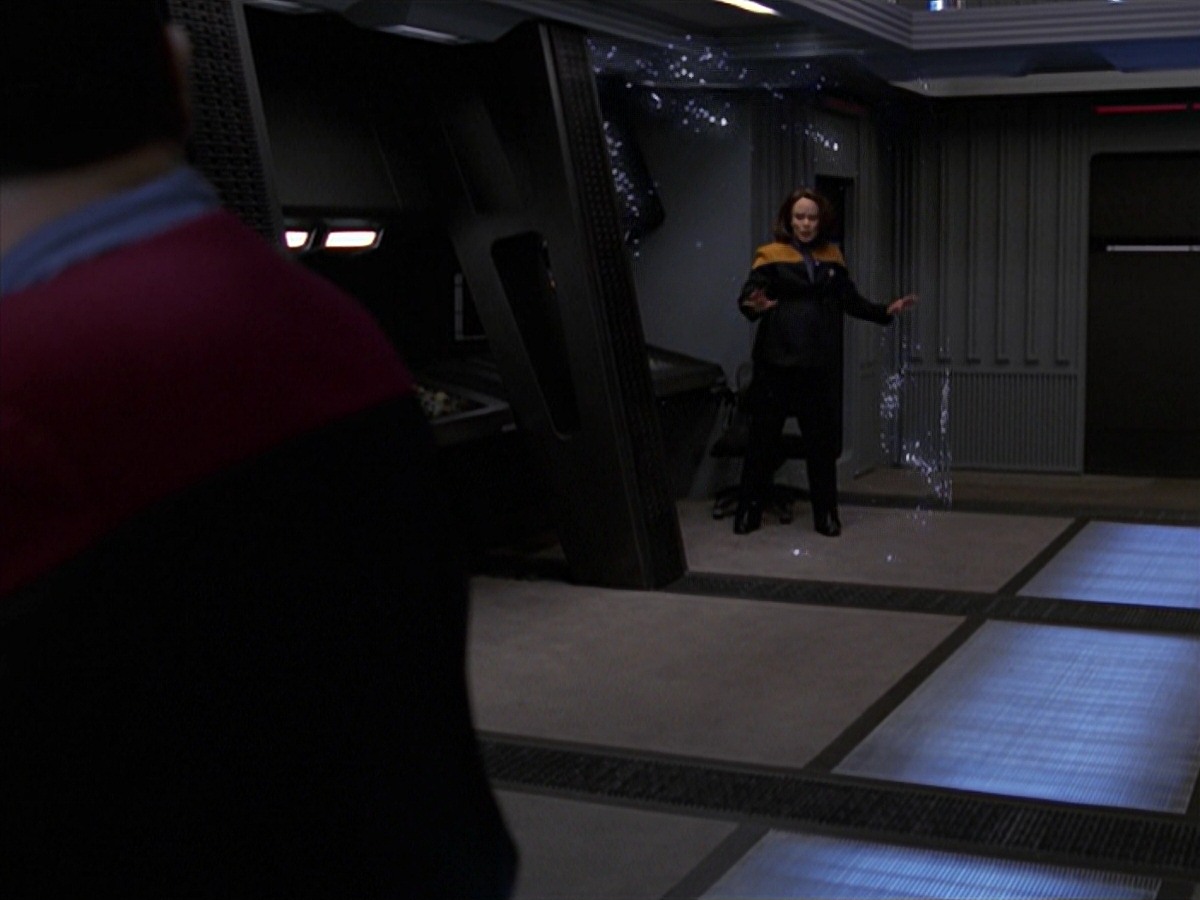 extant_StarTrek_VOY_7x24-RenaissanceMan_2308.jpg