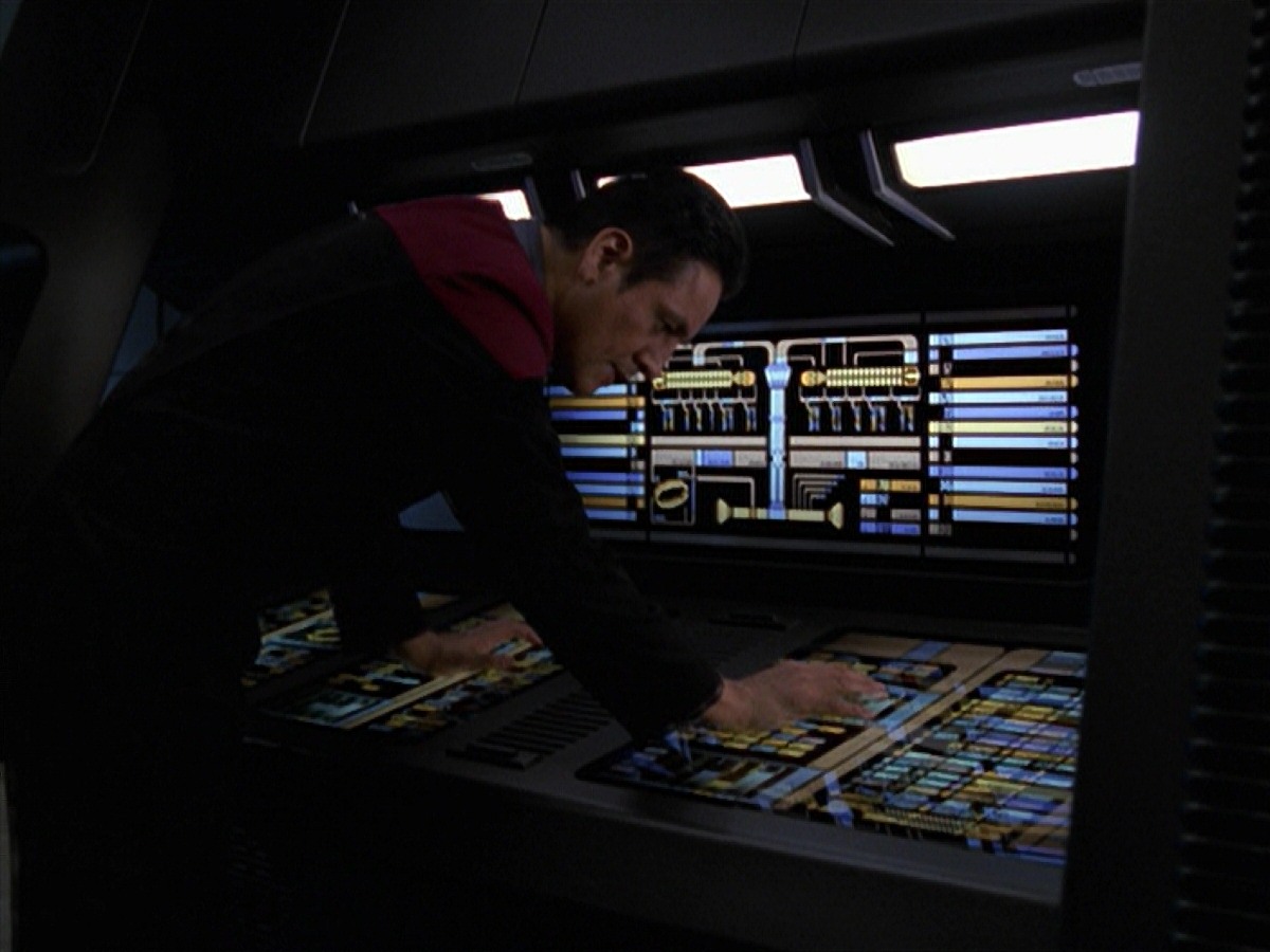 extant_StarTrek_VOY_7x24-RenaissanceMan_2321.jpg