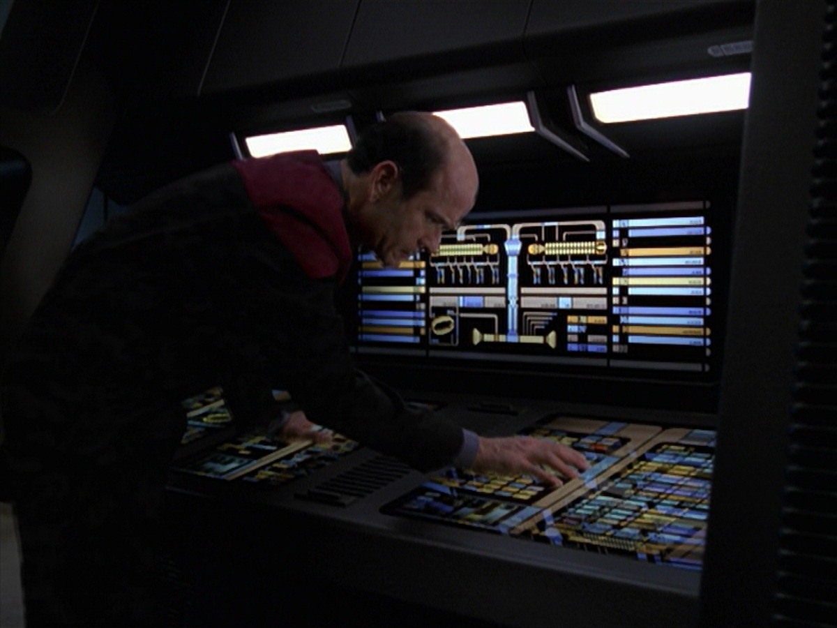 extant_StarTrek_VOY_7x24-RenaissanceMan_2322.jpg