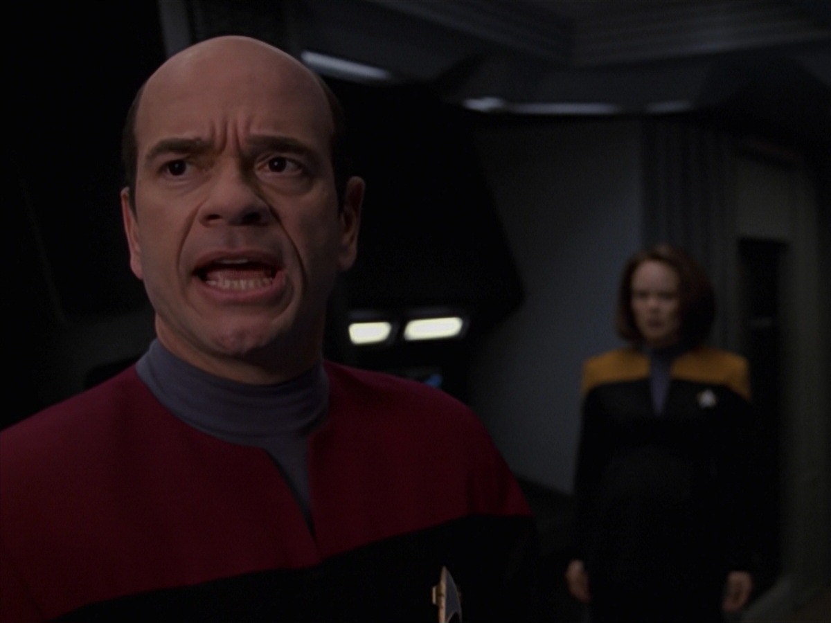 extant_StarTrek_VOY_7x24-RenaissanceMan_2331.jpg