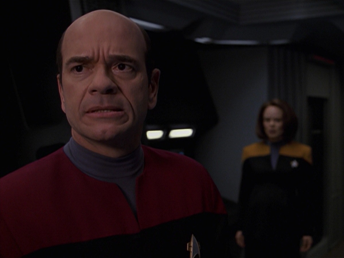 extant_StarTrek_VOY_7x24-RenaissanceMan_2334.jpg