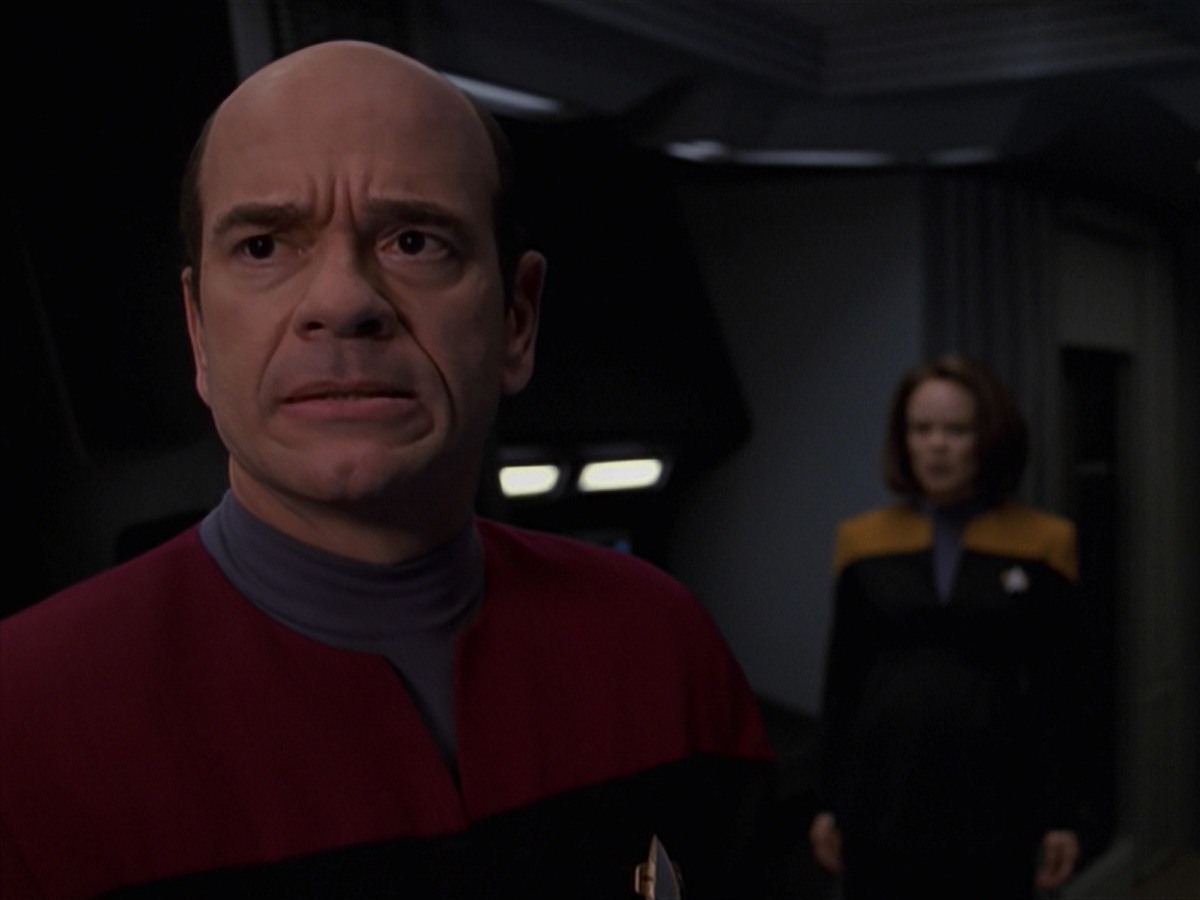 extant_StarTrek_VOY_7x24-RenaissanceMan_2336.jpg