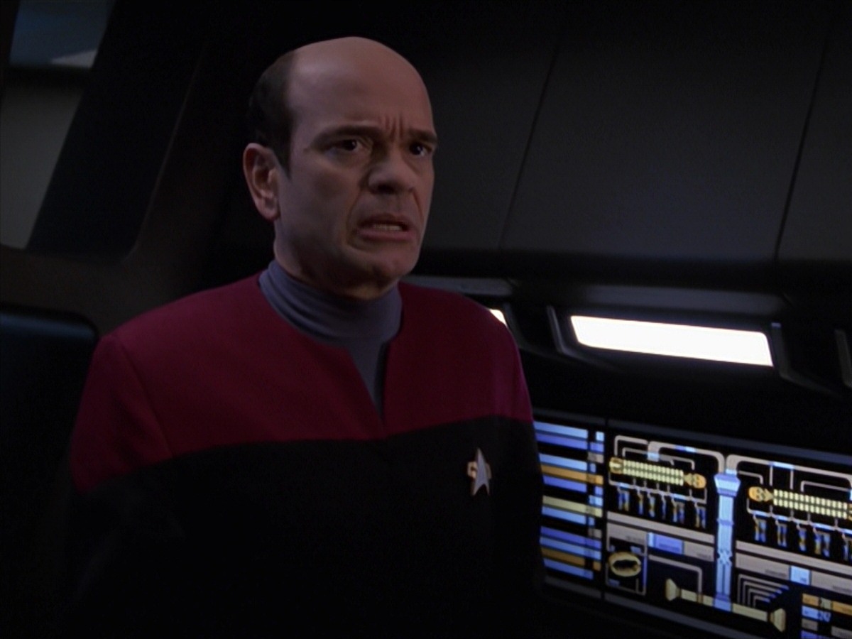 extant_StarTrek_VOY_7x24-RenaissanceMan_2355.jpg