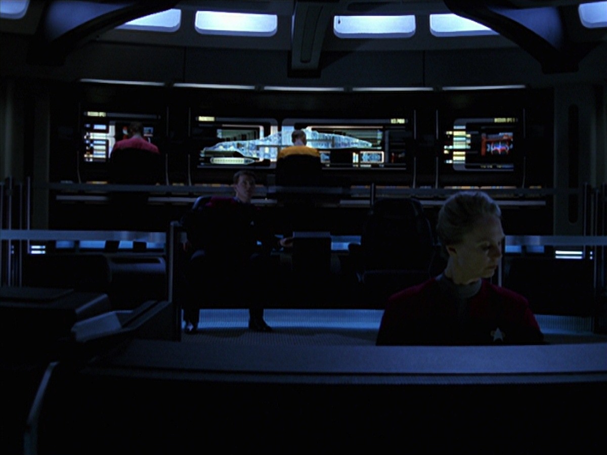 extant_StarTrek_VOY_7x24-RenaissanceMan_2365.jpg