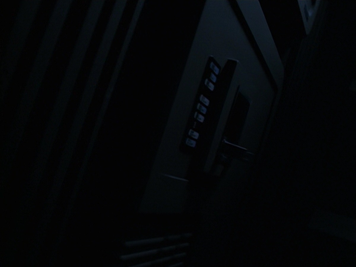 extant_StarTrek_VOY_7x24-RenaissanceMan_2381.jpg