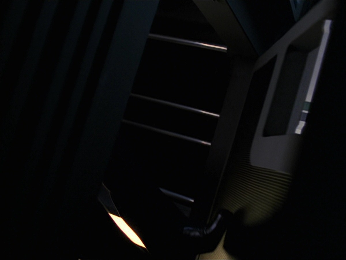 extant_StarTrek_VOY_7x24-RenaissanceMan_2382.jpg