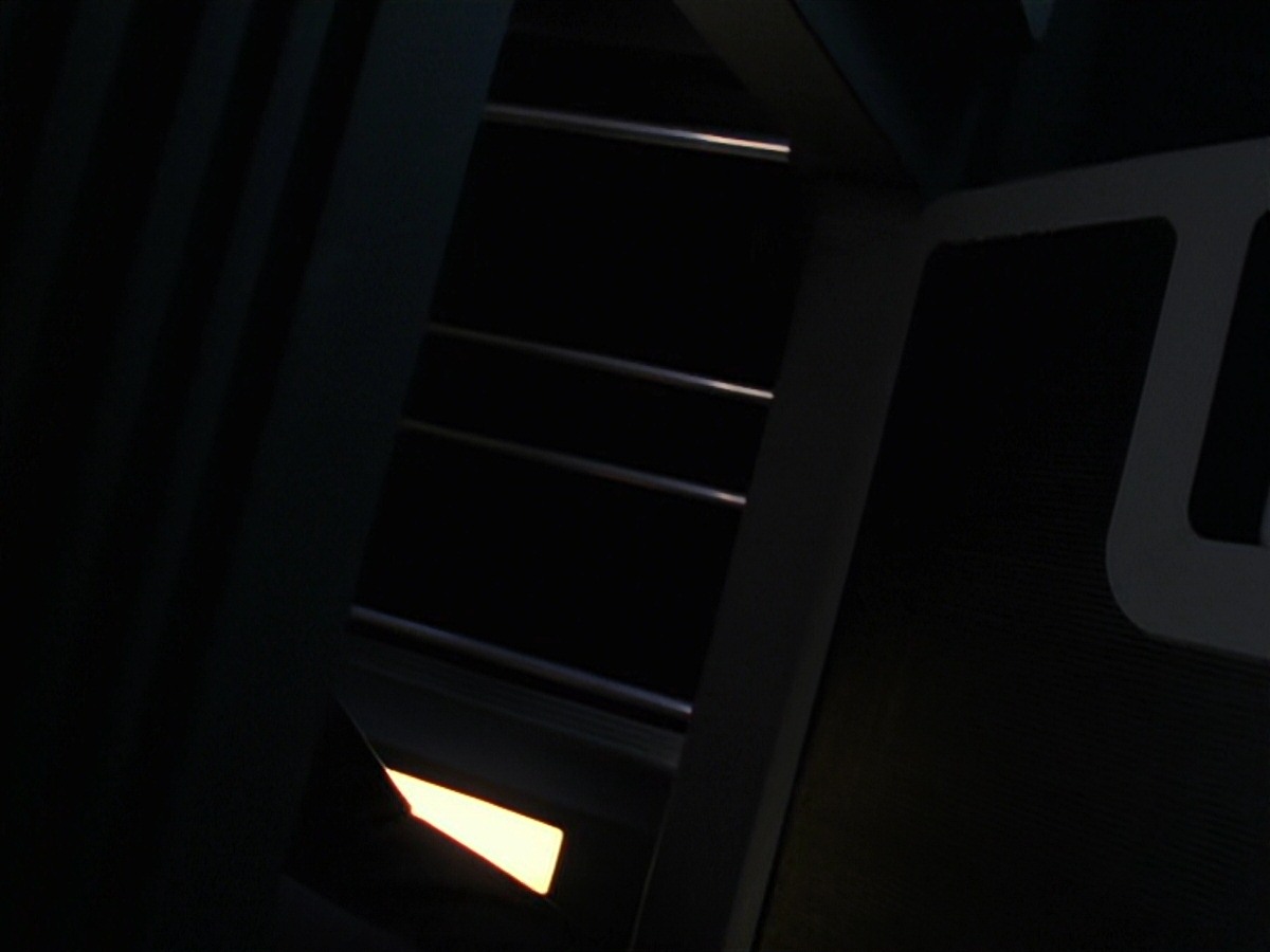 extant_StarTrek_VOY_7x24-RenaissanceMan_2383.jpg