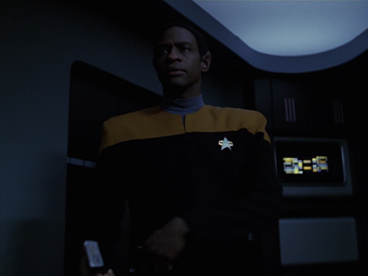 extant_StarTrek_VOY_7x24-RenaissanceMan_2405.jpg