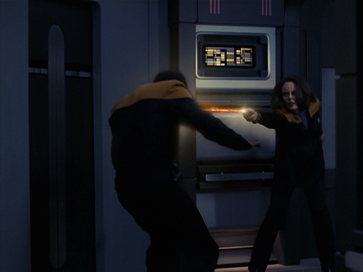 extant_StarTrek_VOY_7x24-RenaissanceMan_2421.jpg