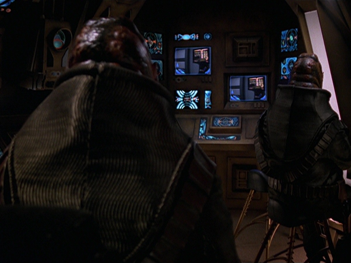 extant_StarTrek_VOY_7x24-RenaissanceMan_2423.jpg