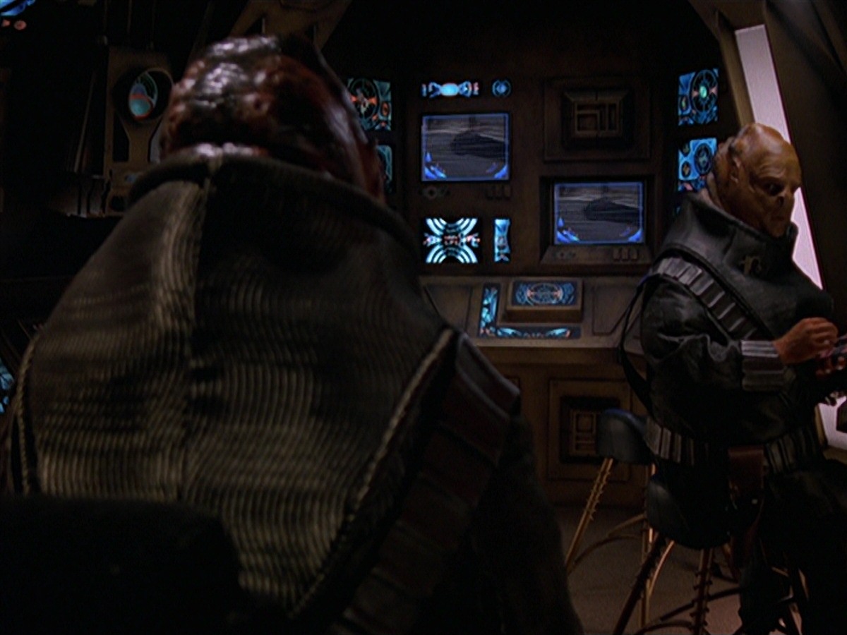 extant_StarTrek_VOY_7x24-RenaissanceMan_2425.jpg