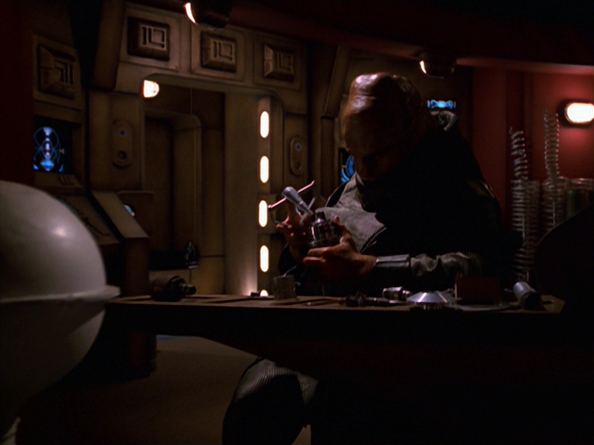 extant_StarTrek_VOY_7x24-RenaissanceMan_2461.jpg