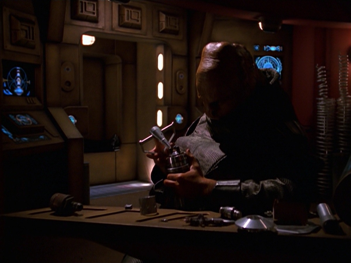 extant_StarTrek_VOY_7x24-RenaissanceMan_2463.jpg