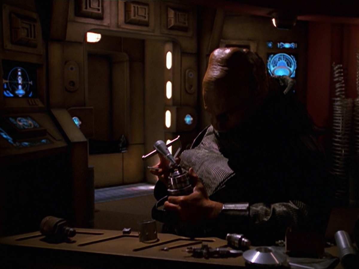 extant_StarTrek_VOY_7x24-RenaissanceMan_2464.jpg