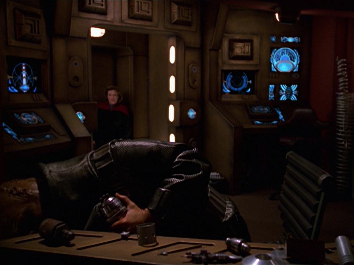 extant_StarTrek_VOY_7x24-RenaissanceMan_2471.jpg