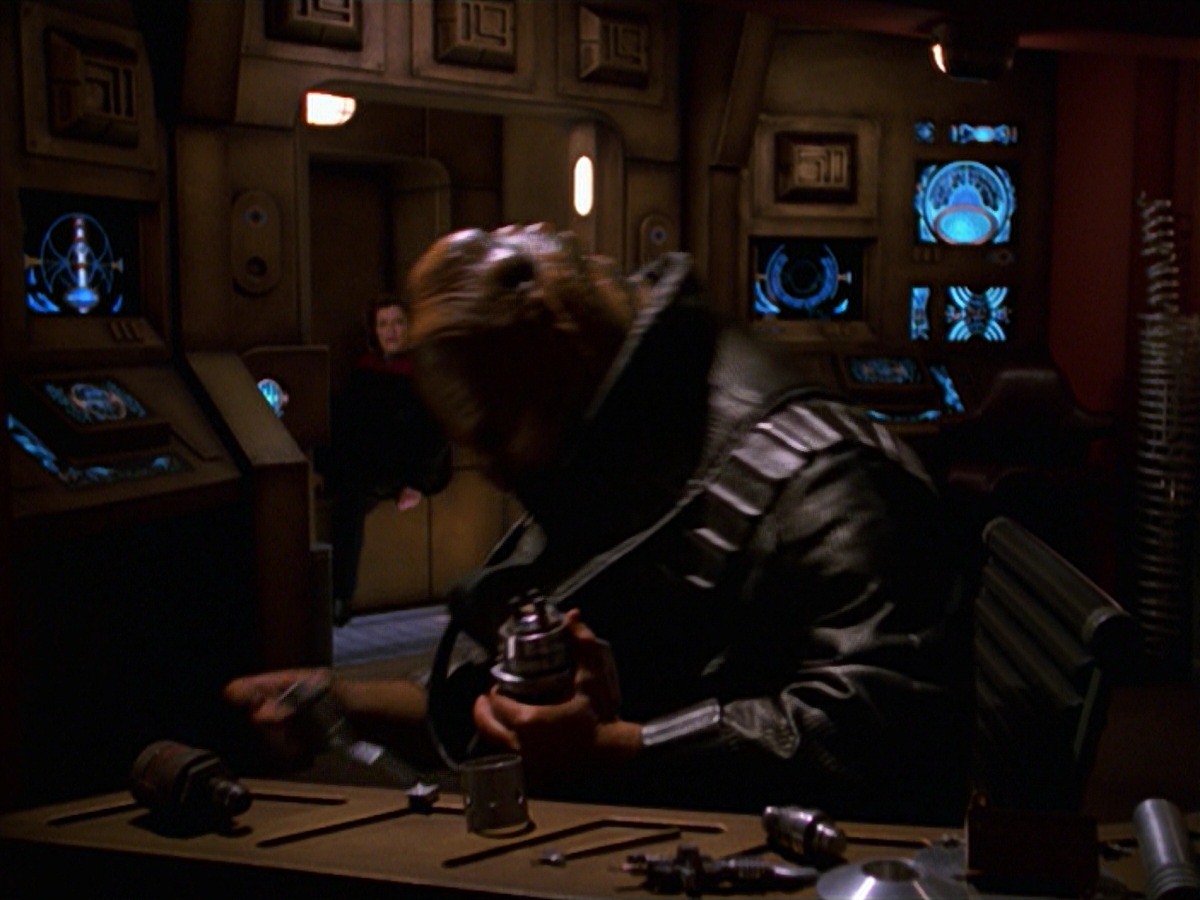 extant_StarTrek_VOY_7x24-RenaissanceMan_2472.jpg