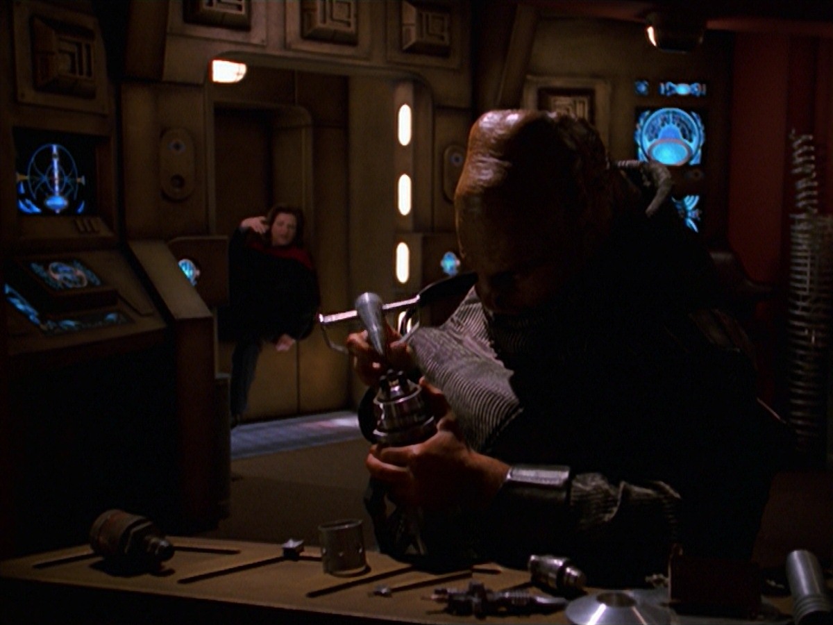 extant_StarTrek_VOY_7x24-RenaissanceMan_2478.jpg