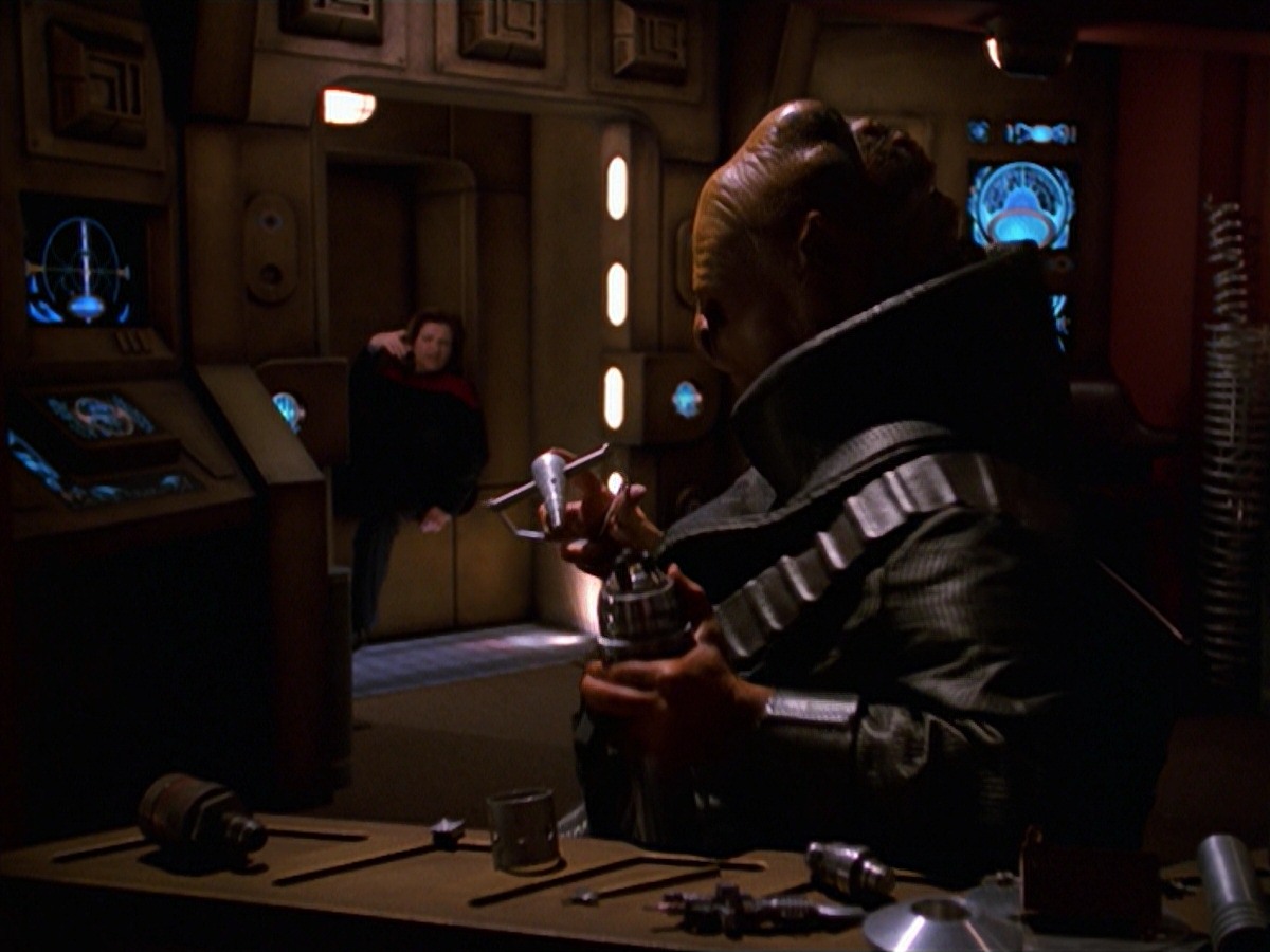 extant_StarTrek_VOY_7x24-RenaissanceMan_2480.jpg