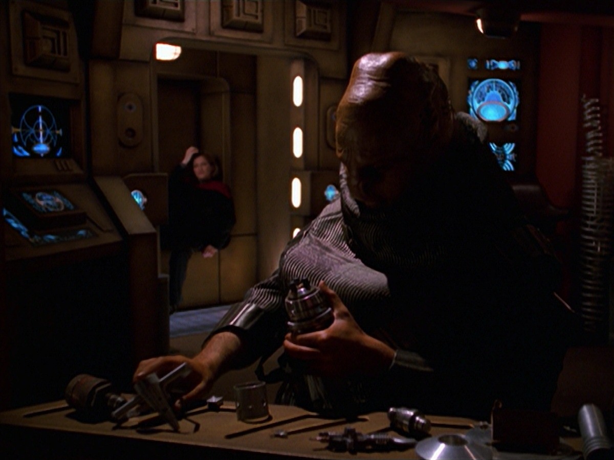extant_StarTrek_VOY_7x24-RenaissanceMan_2485.jpg