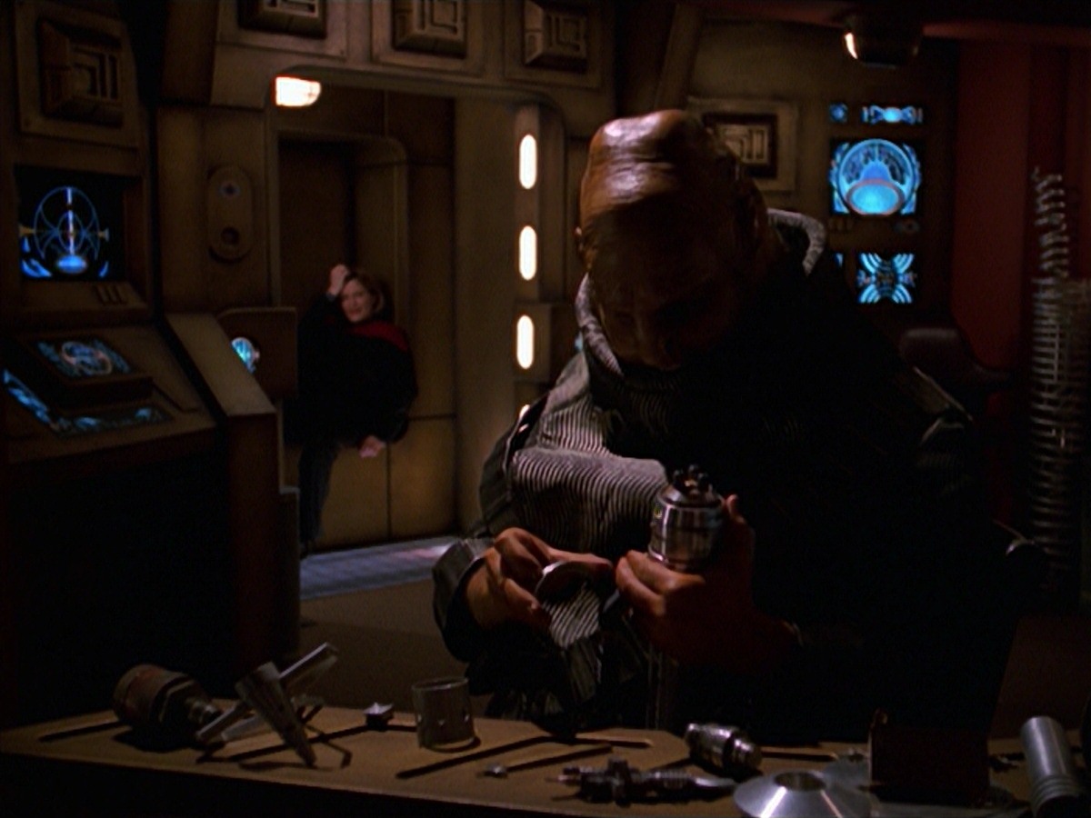 extant_StarTrek_VOY_7x24-RenaissanceMan_2491.jpg