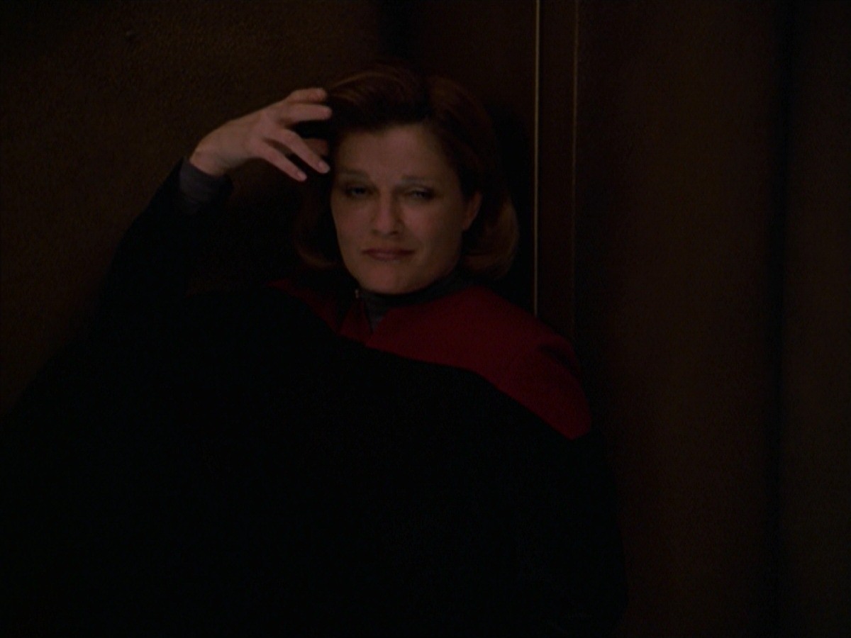 extant_StarTrek_VOY_7x24-RenaissanceMan_2504.jpg