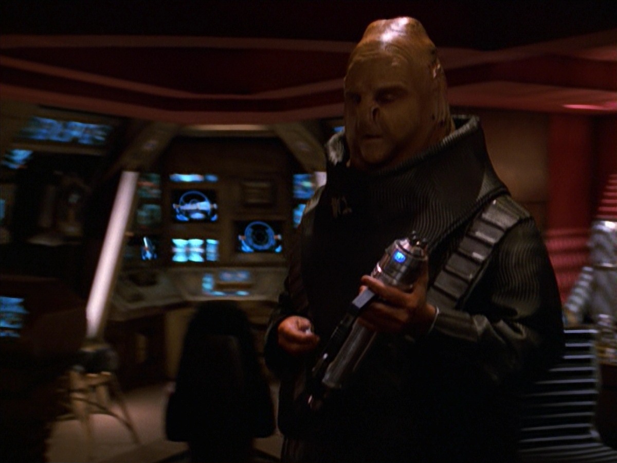 extant_StarTrek_VOY_7x24-RenaissanceMan_2509.jpg