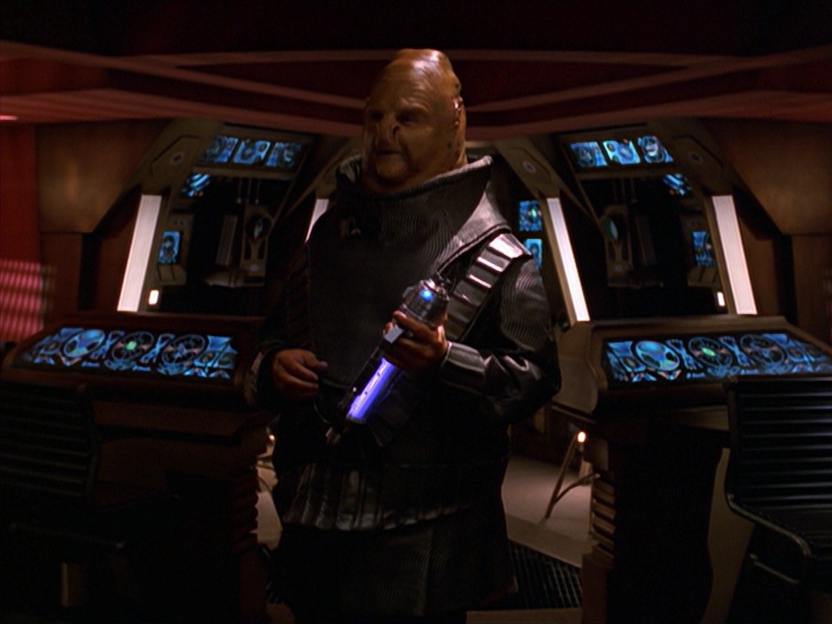 extant_StarTrek_VOY_7x24-RenaissanceMan_2528.jpg