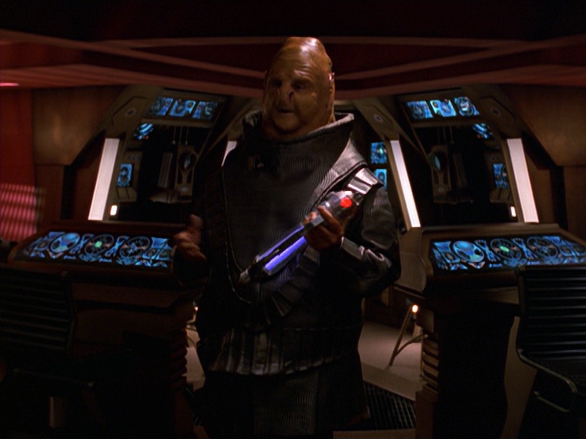 extant_StarTrek_VOY_7x24-RenaissanceMan_2530.jpg