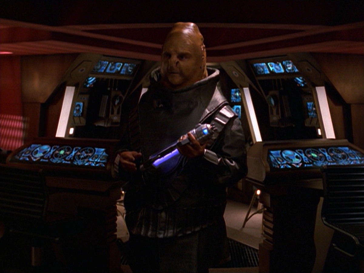 extant_StarTrek_VOY_7x24-RenaissanceMan_2531.jpg